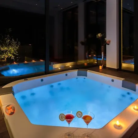Villa Magnificent Deluxe With Jacuzzi And Steam Trogir