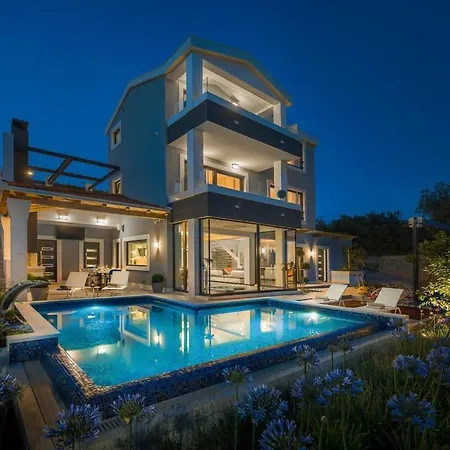 Villa Magnificent Deluxe With Jacuzzi And Steam